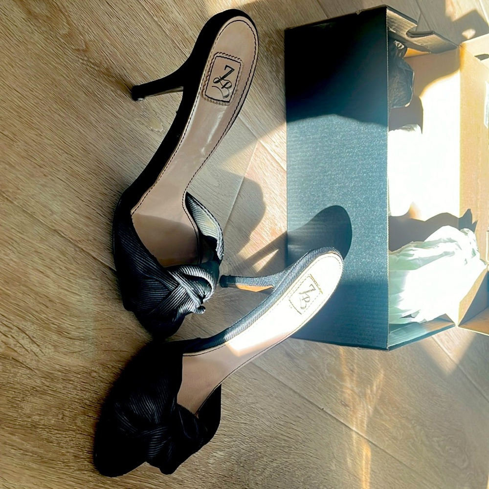 Zara heels 👠 4 inches heel, size 38 ( or 6.5) great condition